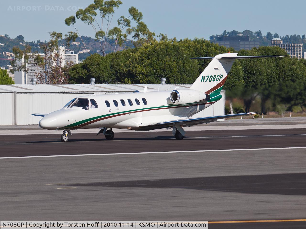 N708GP, 2003 Cessna CitationJet CJ2 C/N 525A0154, N708GP departing from RWY 21