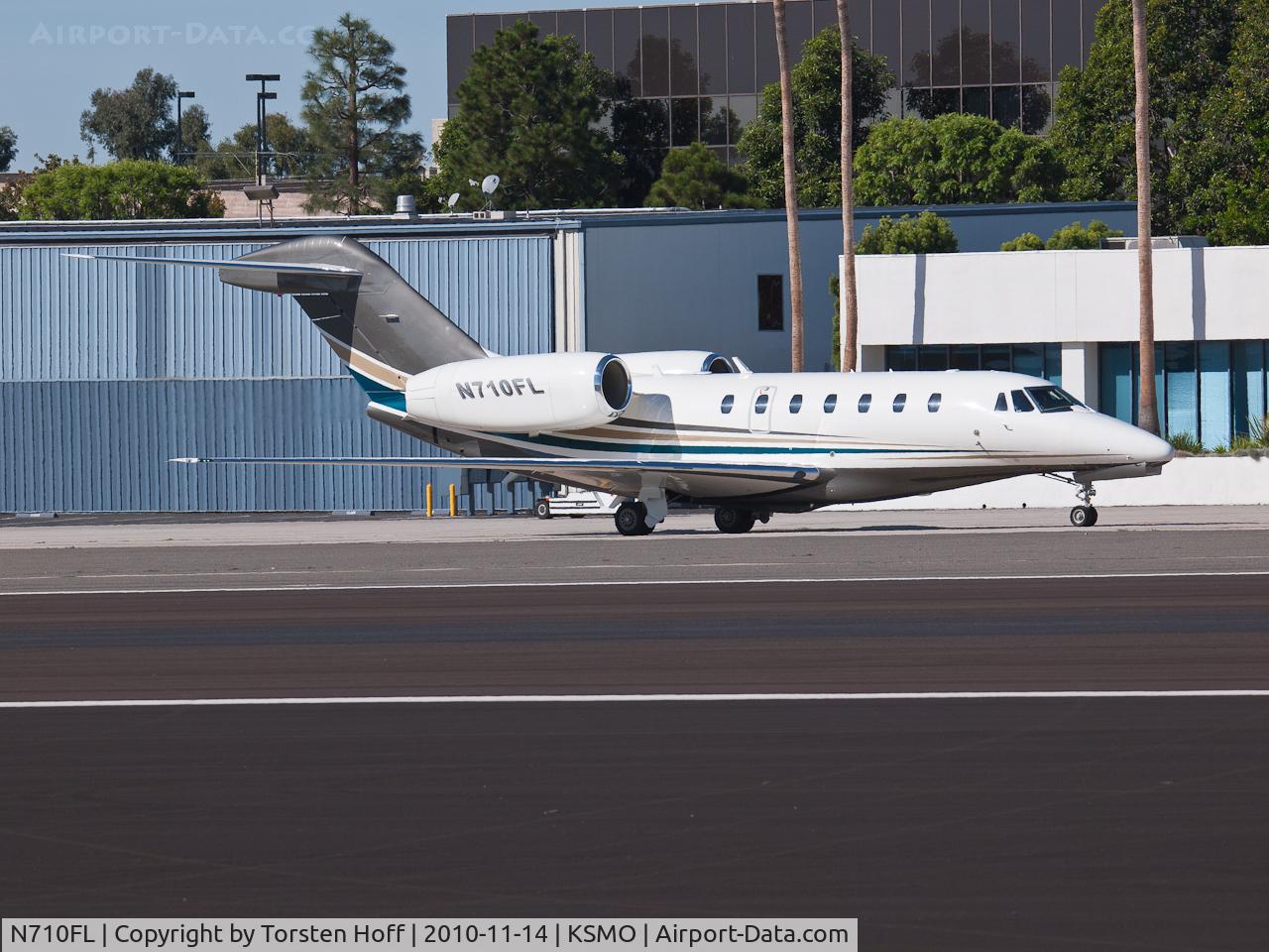 N710FL, 1998 Cessna 750 Citation X C/N 750-0038, N710FL taxiing