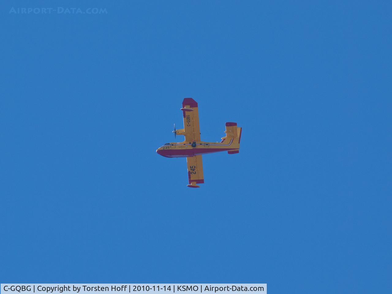 C-GQBG, 1996 Canadair CL-215-6B11 CL-415 C/N 2022, C-GQBG passing over KSMO