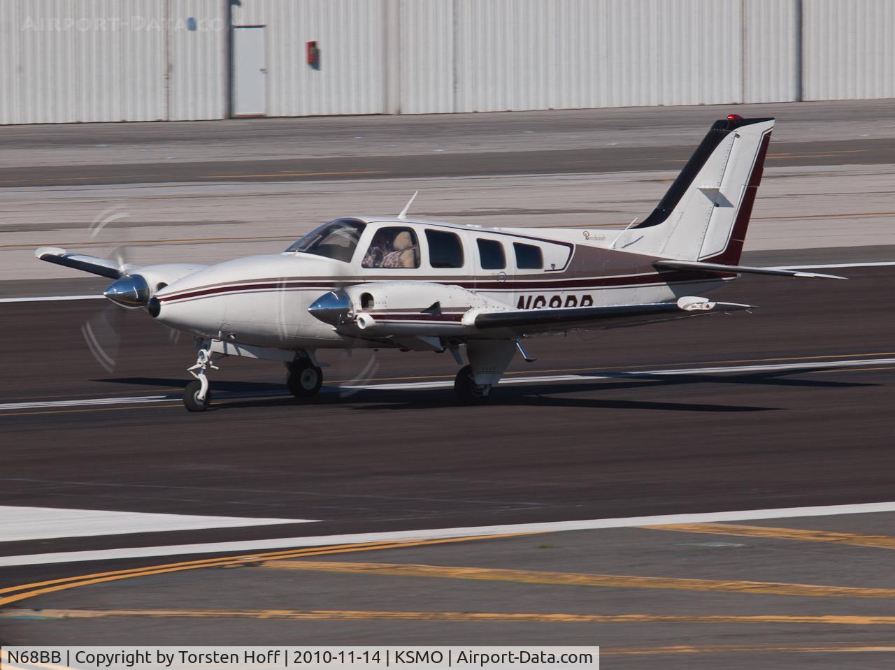 N68BB, 1981 Beech 58P Baron C/N TJ-317, N68BB departing from RWY 21