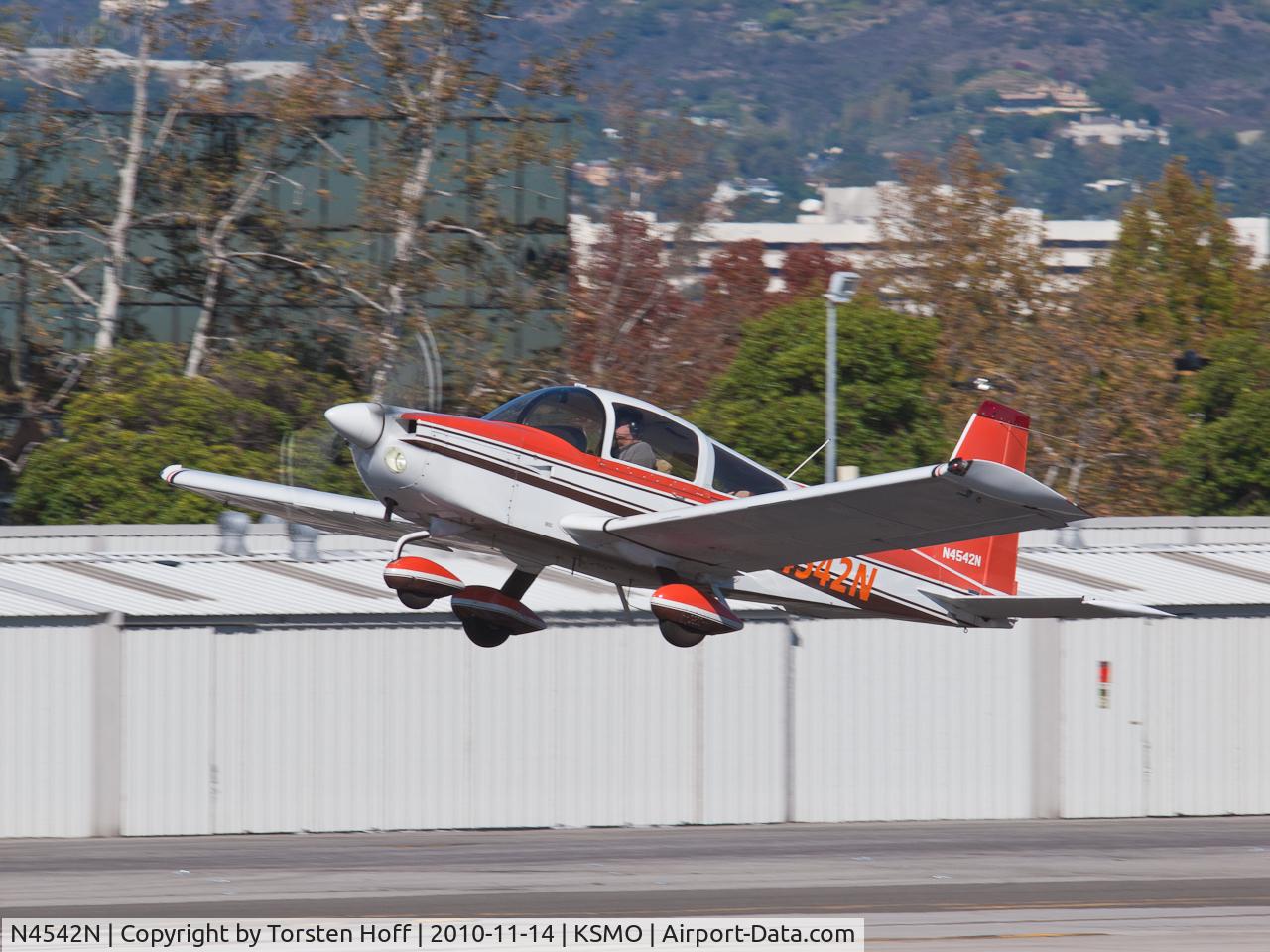 N4542N, 1979 Grumman American AA-5B Tiger C/N AA5B1321, N4542N departing from RWY 21