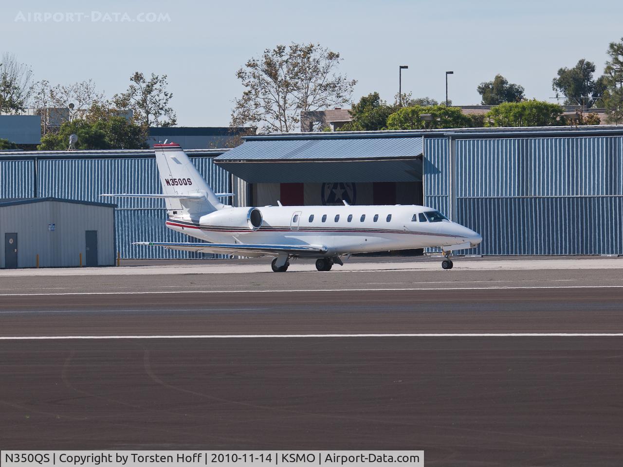 N350QS, 2005 Cessna 680 Citation Sovereign C/N 680-0036, N350QS taxiing
