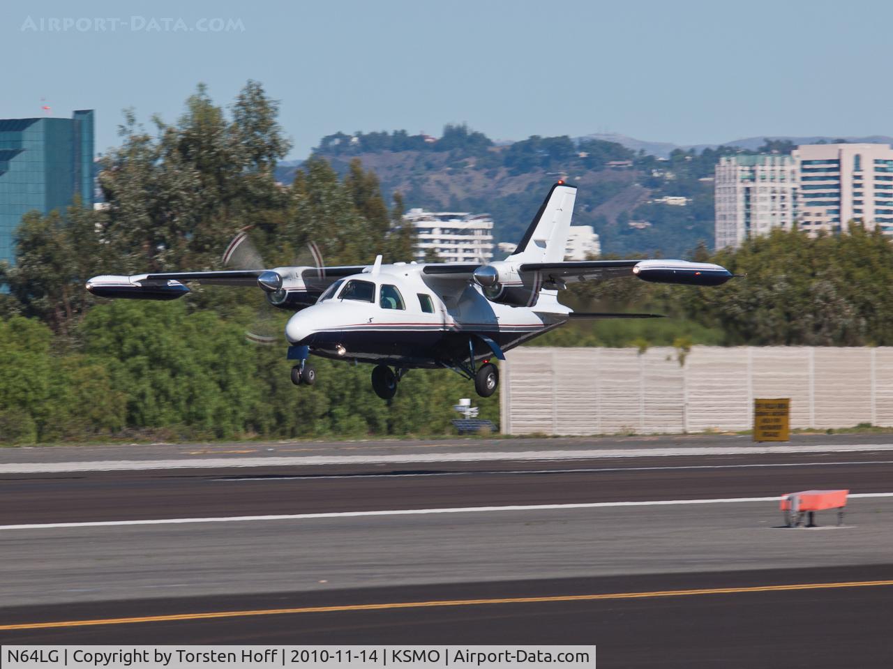 N64LG, 1972 Mitsubishi MU-2B-25 C/N 240, N64LG arriving on RWY 21