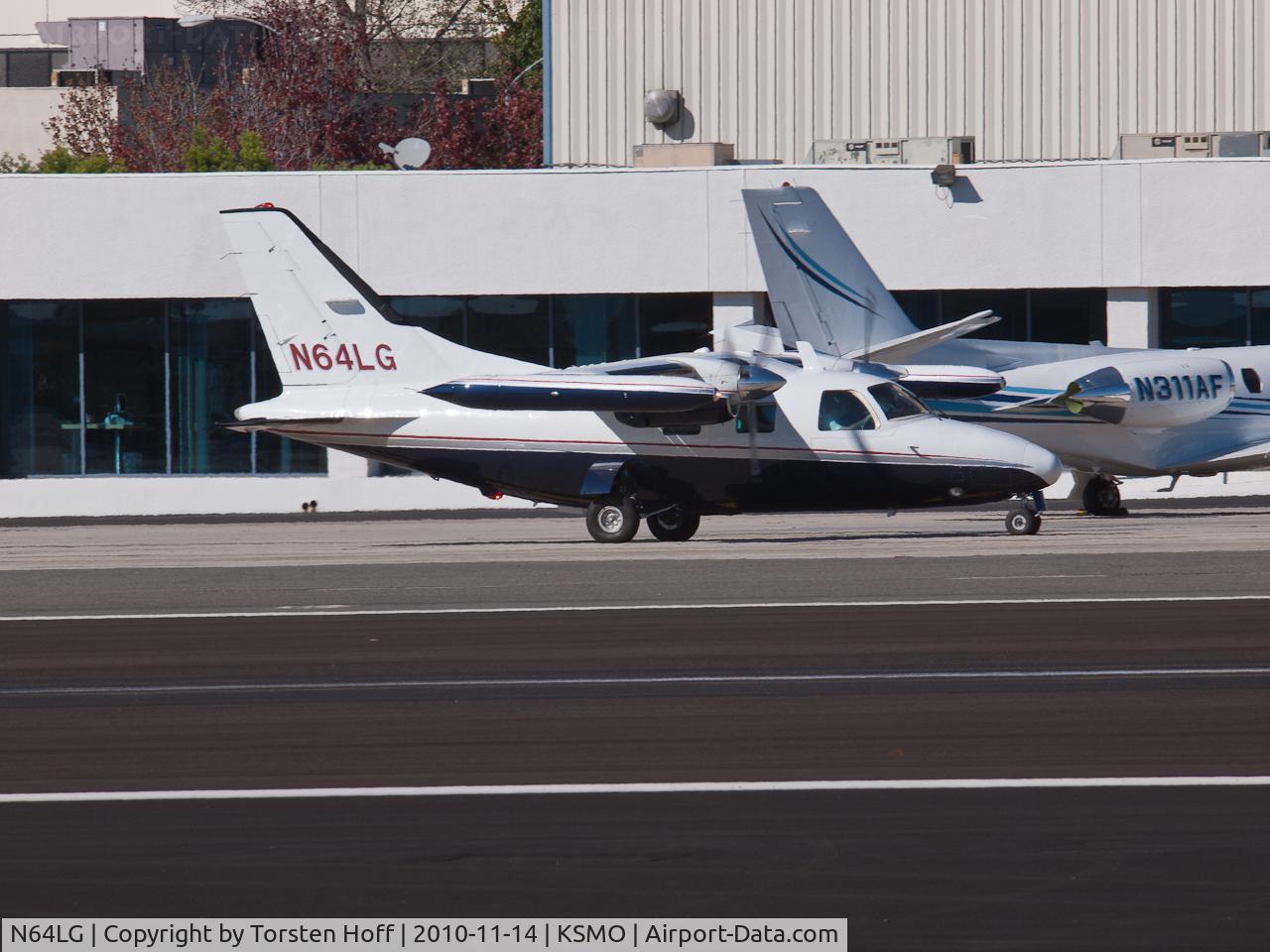 N64LG, 1972 Mitsubishi MU-2B-25 C/N 240, N64LG taxiing
