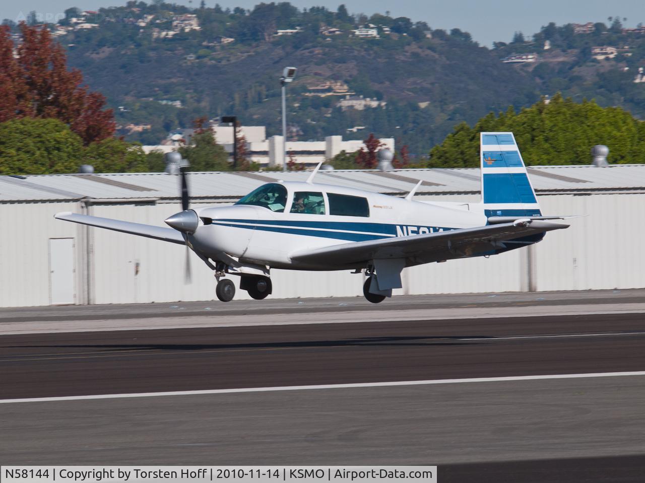 N58144, 1985 Mooney M20J 201 C/N 24-1574, N58144 arriving on RWY 21