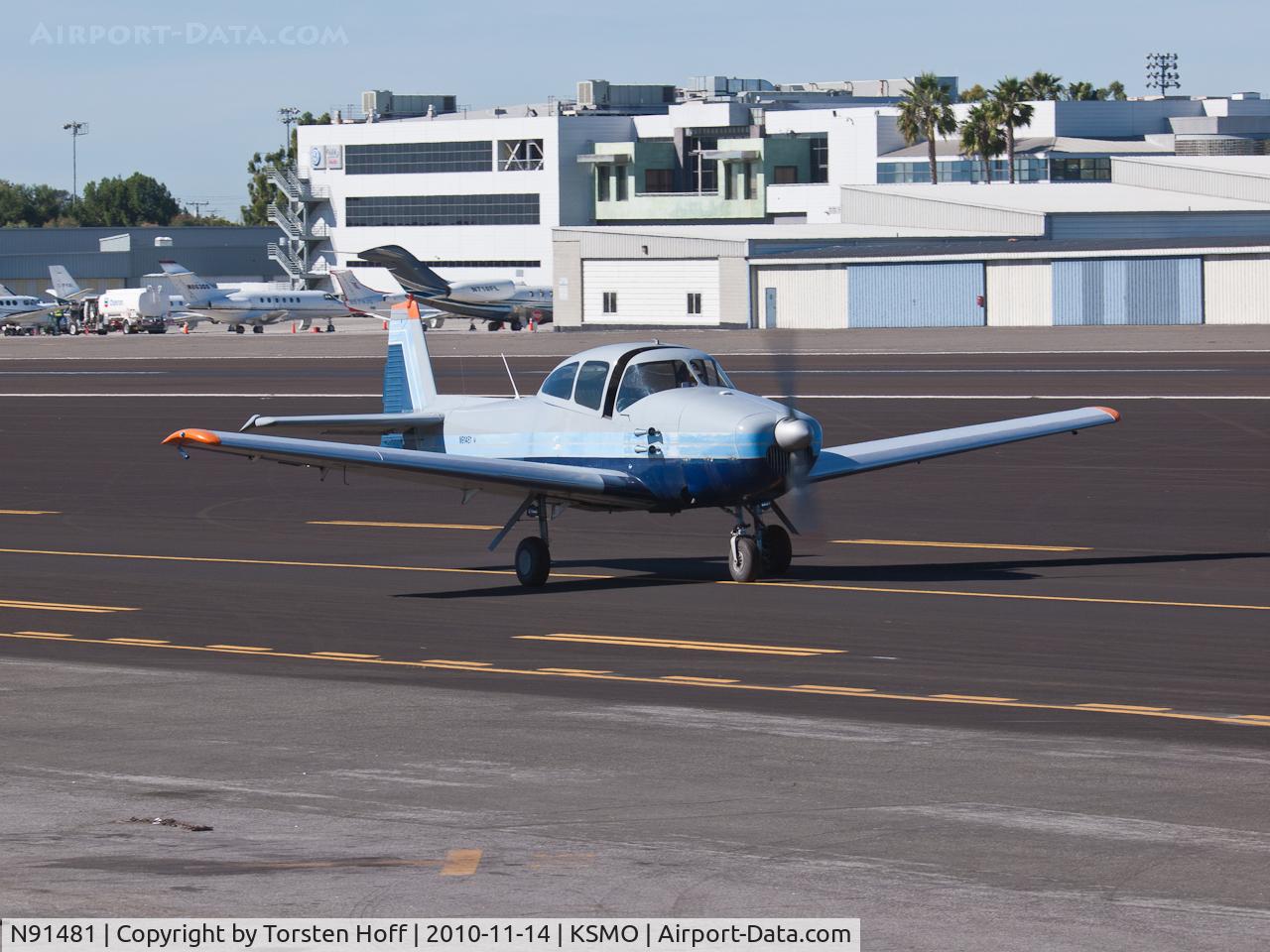 N91481, 1946 North American Navion C/N NAV-4-282, N91481 taxiing