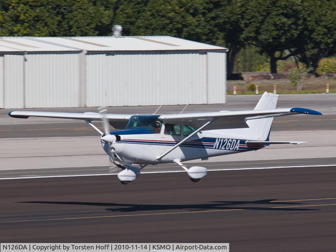 N126DA, Cessna 172N C/N 17270977, N126DA arriving on RWY 21