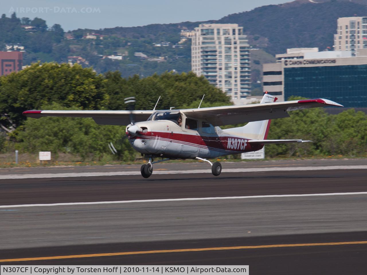 N307CF, 1973 Cessna 210L Centurion C/N 21059961, N307CF arriving on RWY 21
