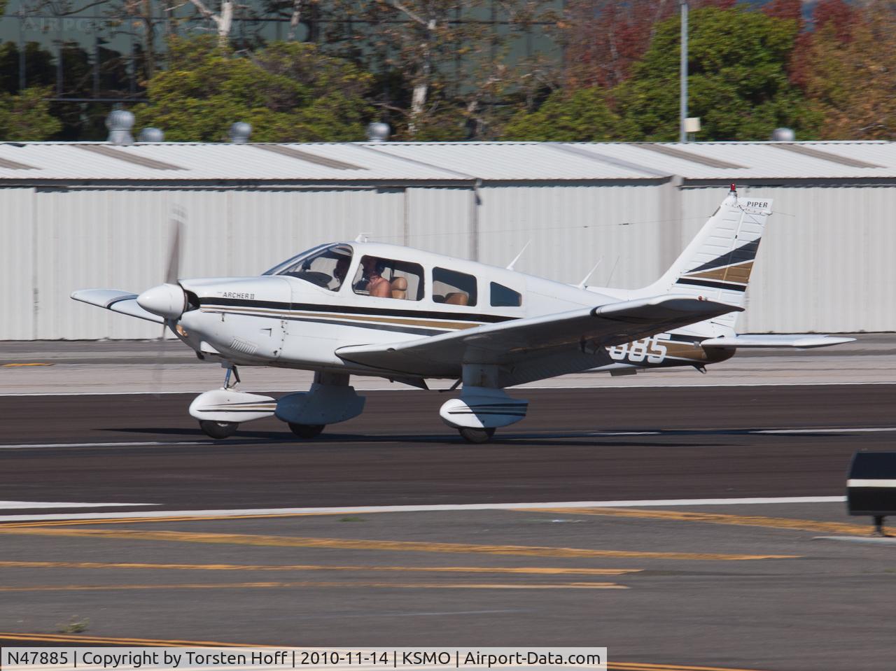 N47885, 1977 Piper PA-28-181 Archer C/N 28-7890148, N47885 arriving on RWY 21
