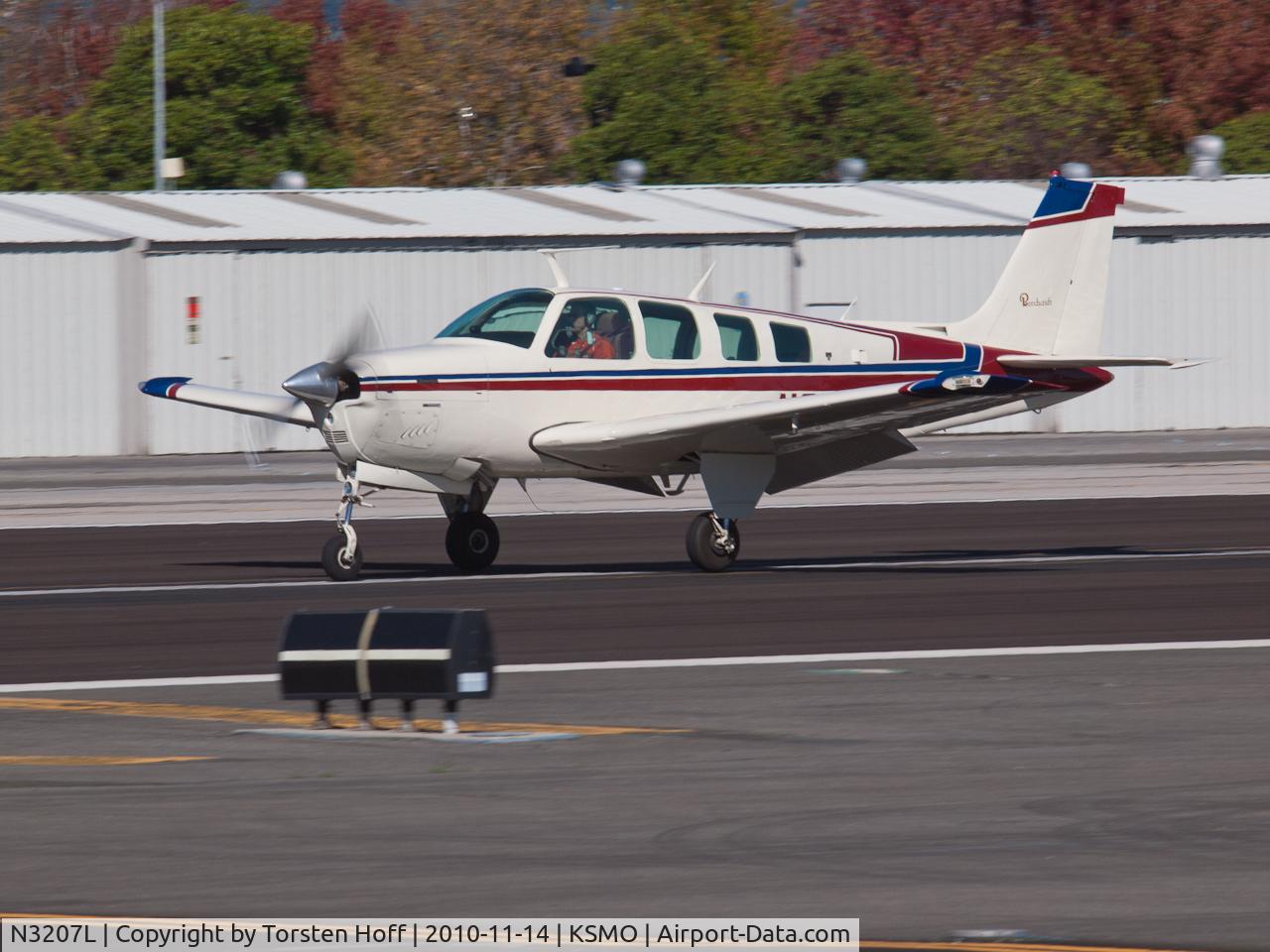 N3207L, 1976 Beech A36 Bonanza 36 C/N E-935, N3207L arriving on RWY 21