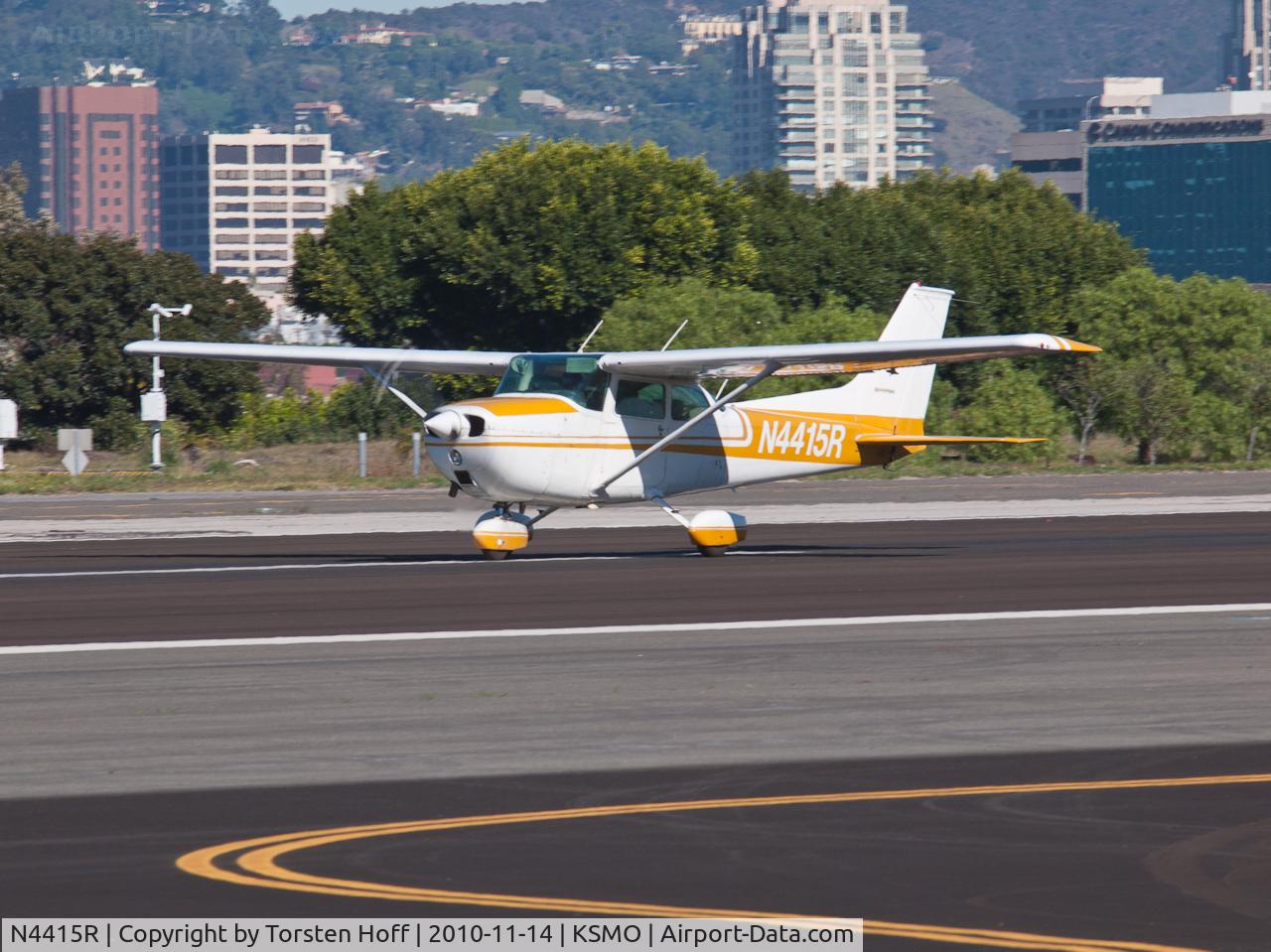 N4415R, 1974 Cessna 172M C/N 17263163, N4415R departing from RWY 21