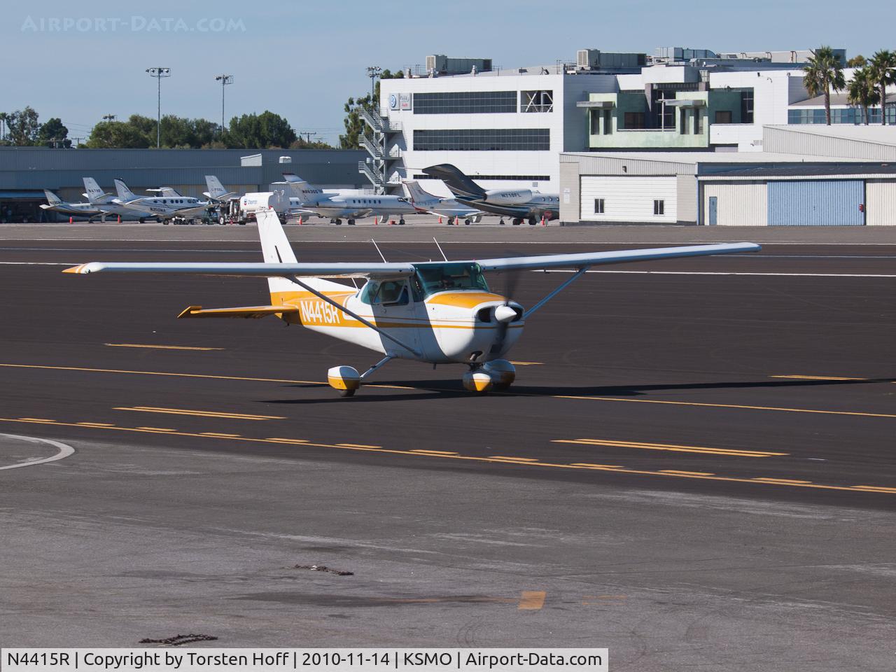 N4415R, 1974 Cessna 172M C/N 17263163, N4415R taxiing