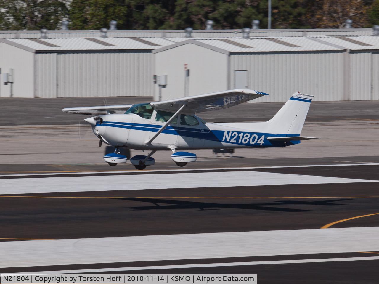 N21804, 1974 Cessna 172M C/N 17264026, N21804 departing from RWY 21