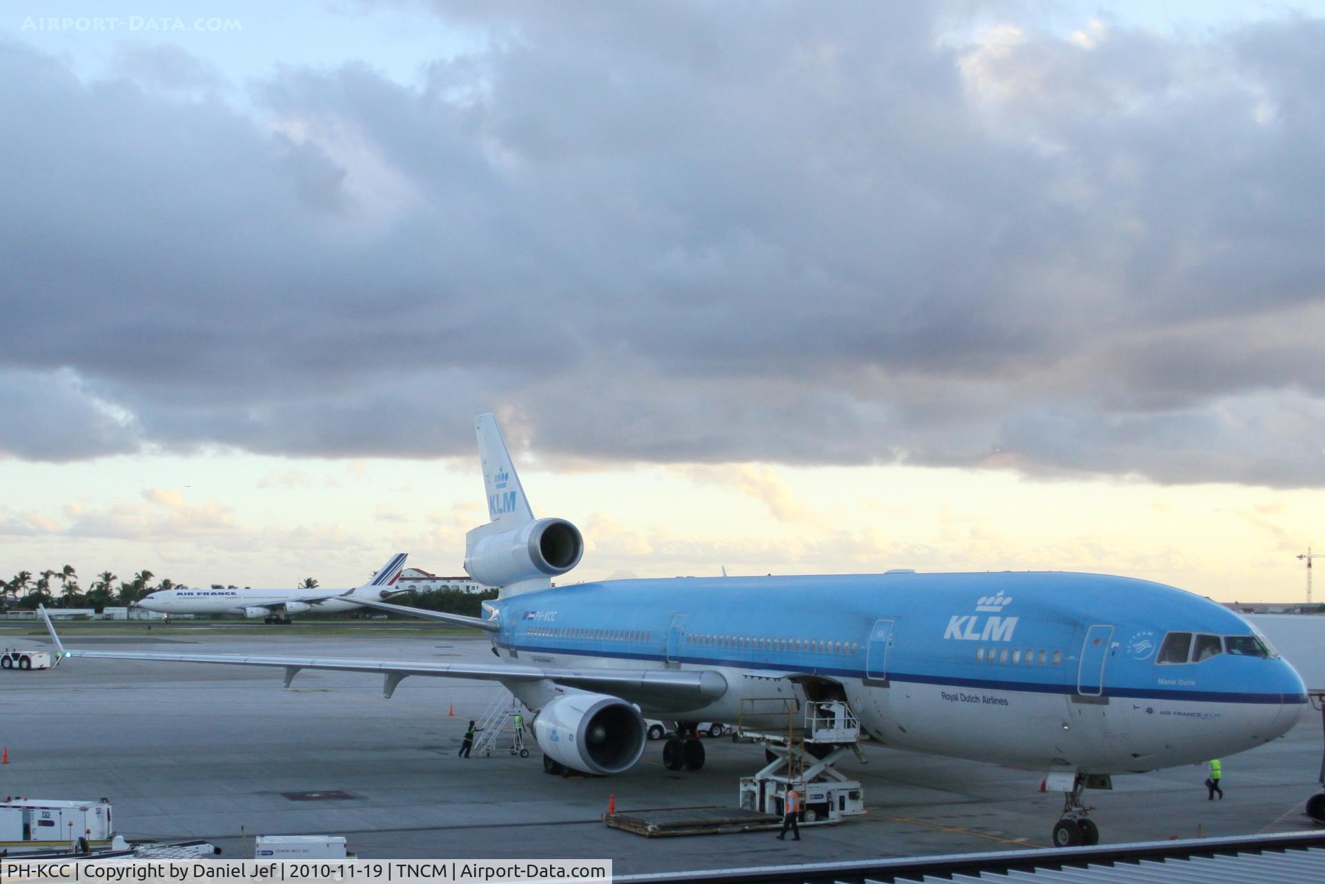 PH-KCC, 1994 McDonnell Douglas MD-11 C/N 48557, KLM PH-KCC park at the gates at TNCM