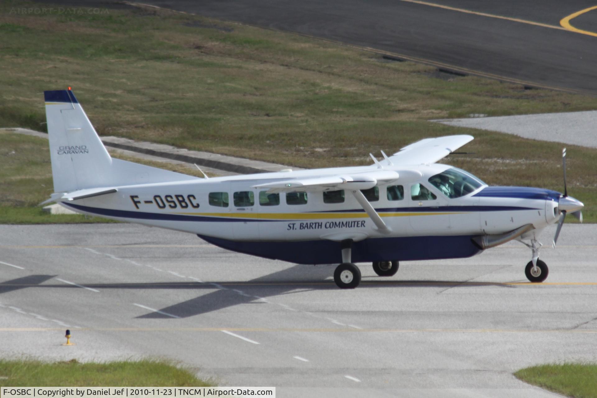 F-OSBC, 2010 Cessna 208B Grand Caravan C/N 208B2188, F-OSBC Black fin taxing to the holding point