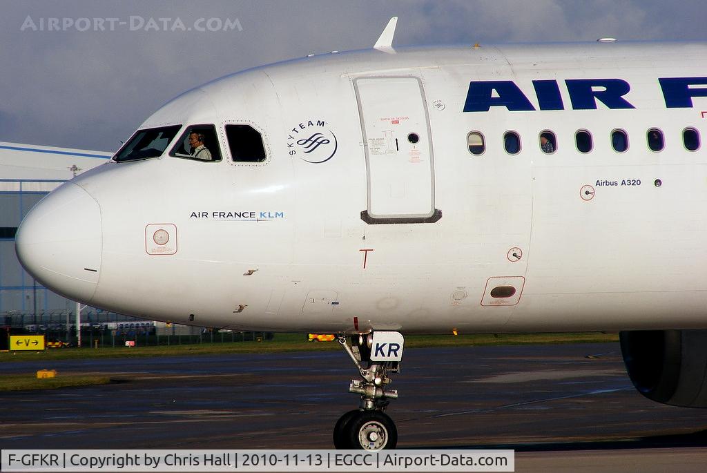 F-GFKR, 1991 Airbus A320-211 C/N 0186, lining up on RW23L