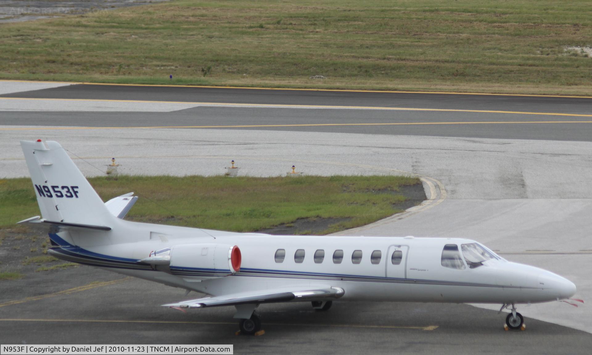 N953F, 1989 Cessna 560 C/N 560-0005, N953F park at the cargo ramp