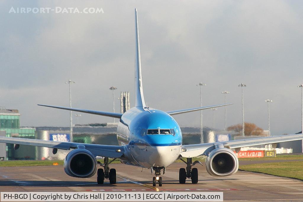 PH-BGD, 2008 Boeing 737-7K2 C/N 30366, KLM B737 taxing to the RW23L threshold