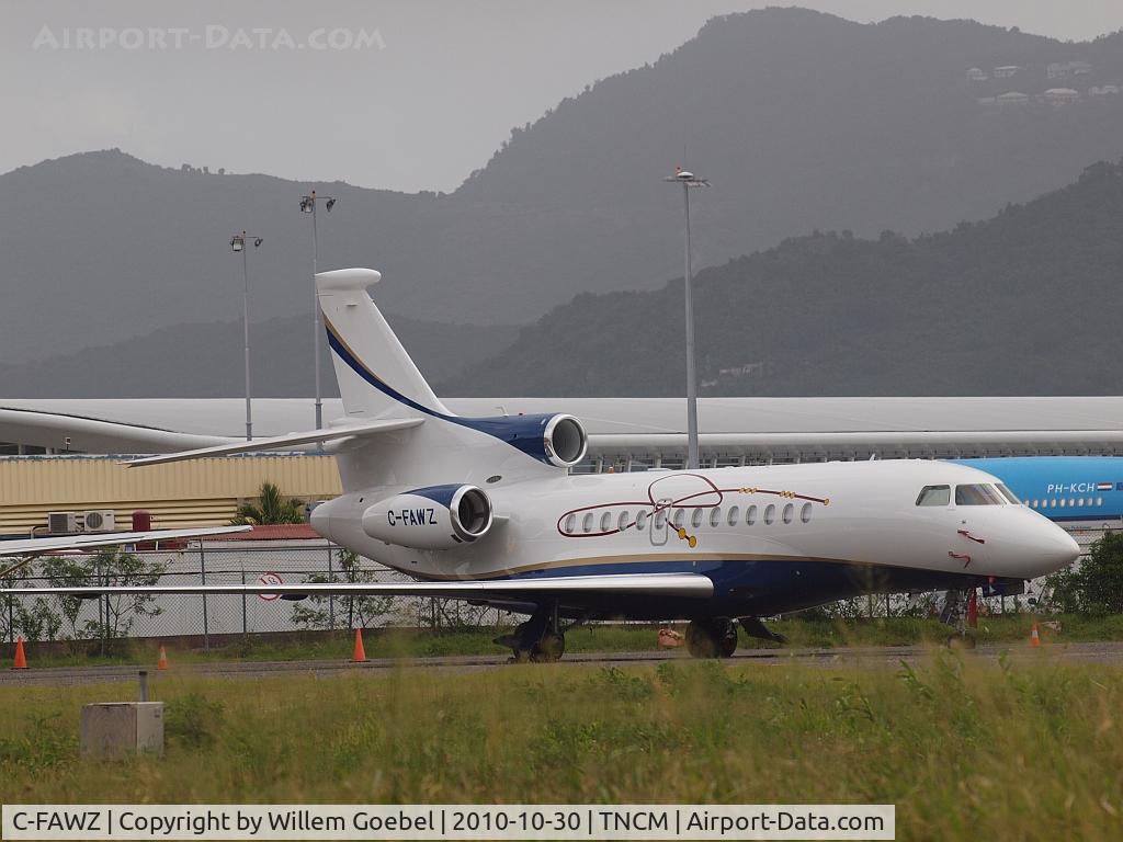 C-FAWZ, 2009 Dassault Falcon 7X C/N 65, Dassault Falcon F7X Parking on Prinses Juliana Airport st Maarten