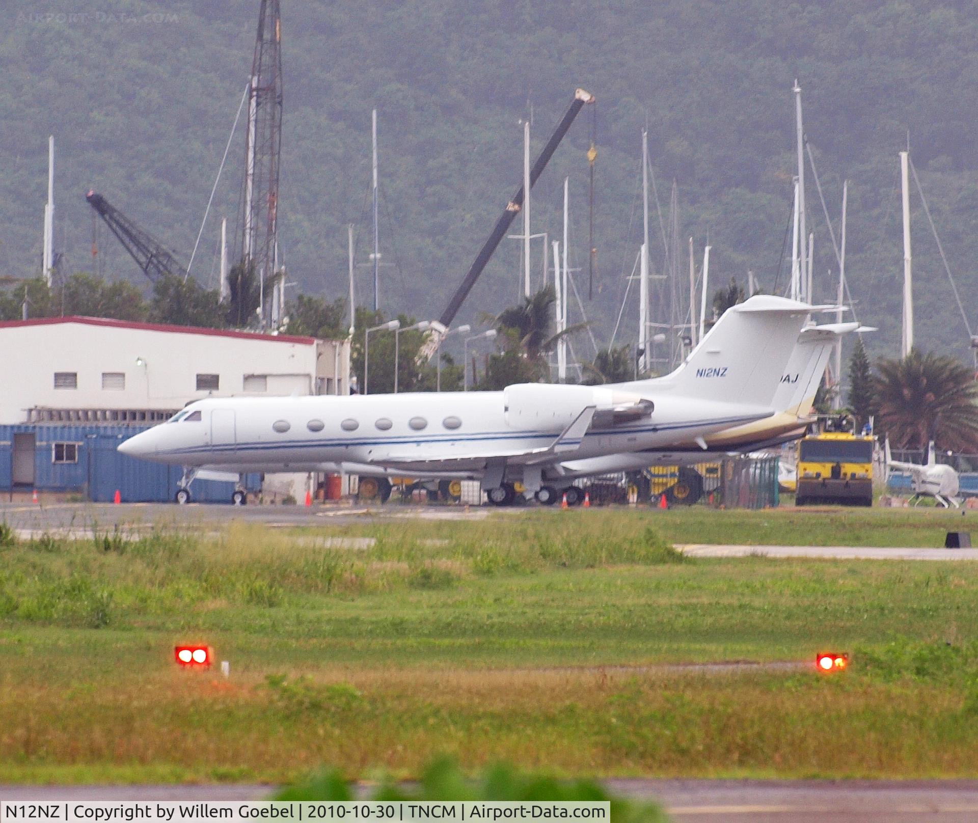 N12NZ, 1999 Gulfstream Aerospace G-IV C/N 1376, Parking on Prinses Juliana Airport st Maarten