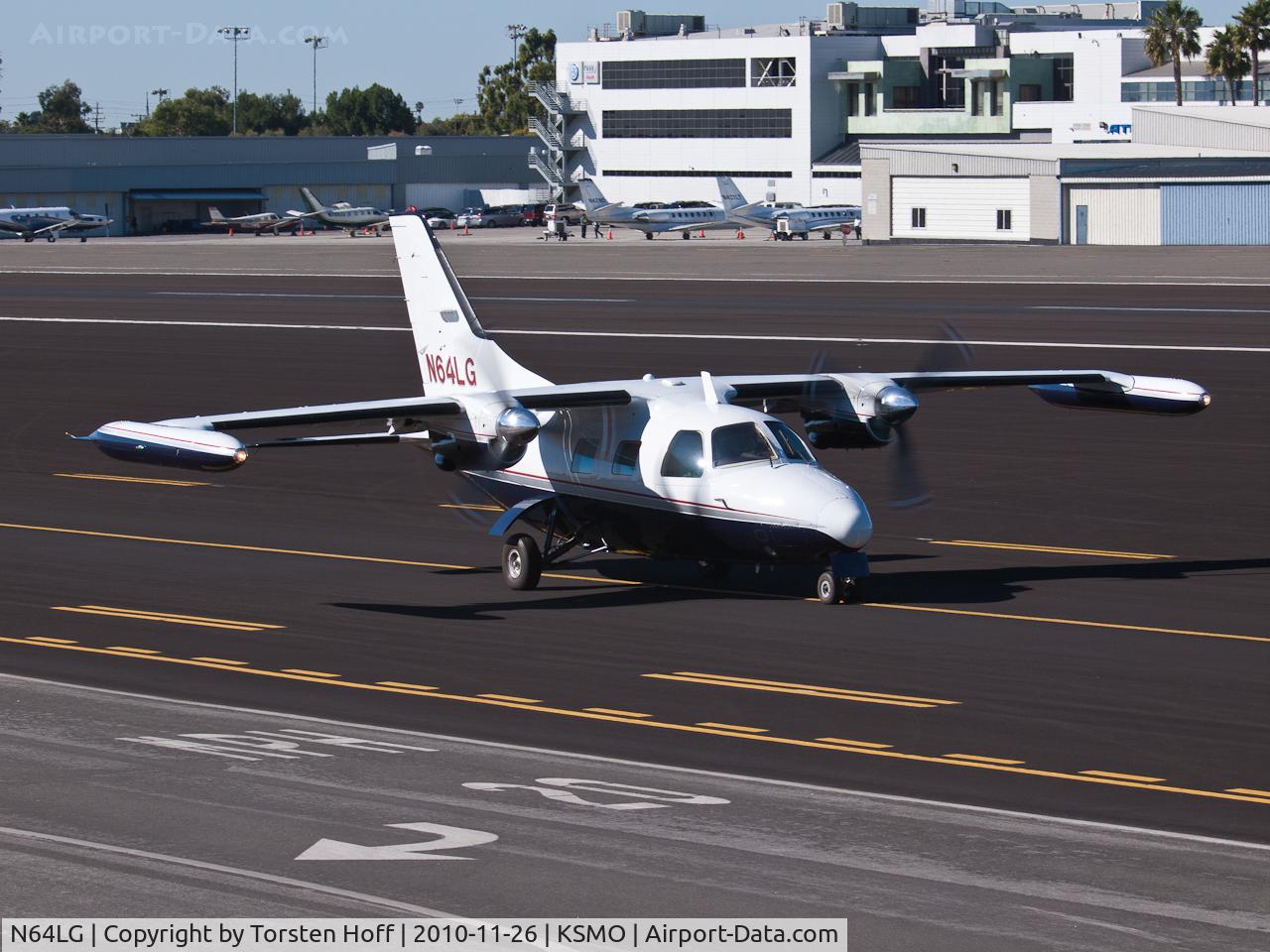 N64LG, 1972 Mitsubishi MU-2B-25 C/N 240, N64LG taxiing
