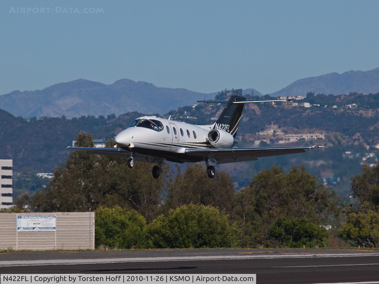 N422FL, Raytheon Aircraft Company 400A C/N RK-346, N422FL arriving on RWY 21