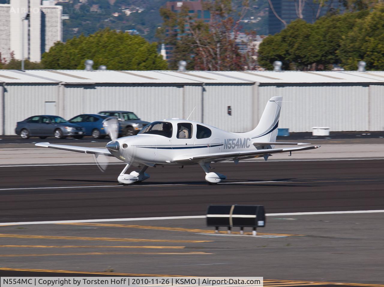 N554MC, 2006 Cirrus SR22 C/N 2057, N554MC departing from RWY 21