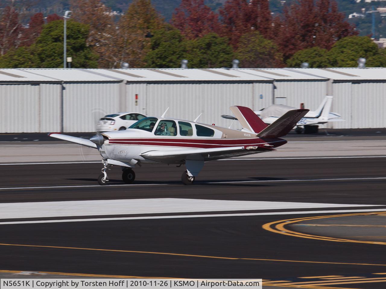 N5651K, 1964 Beech S35 Bonanza C/N D-7402, N5651K departing from RWY 21