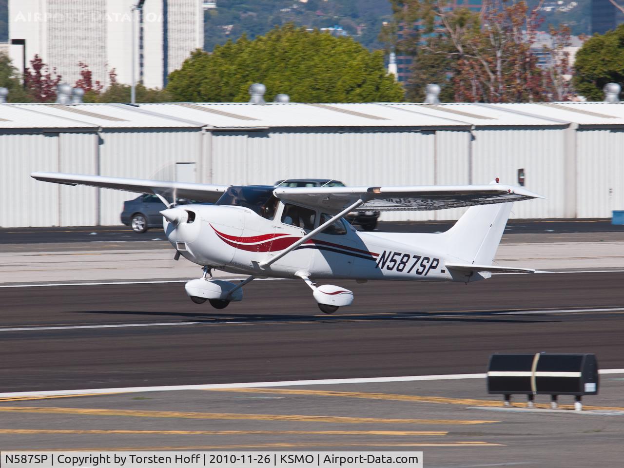 N587SP, 2000 Cessna 172S C/N 172S8518, N587SP departing from RWY 21