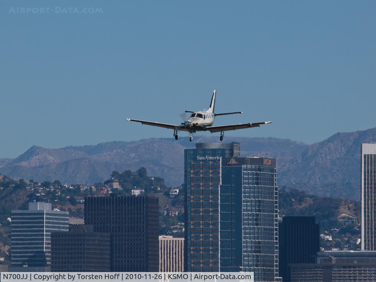 N700JJ, 2002 Socata TBM-700 C/N 242, N700JJ on short final for RWY 21