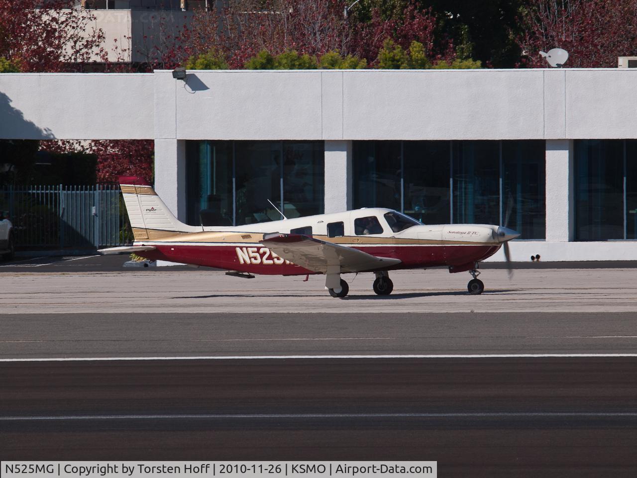N525MG, 1999 Piper PA-32R-301T Turbo Saratoga C/N 3257118, N525MG taxiing