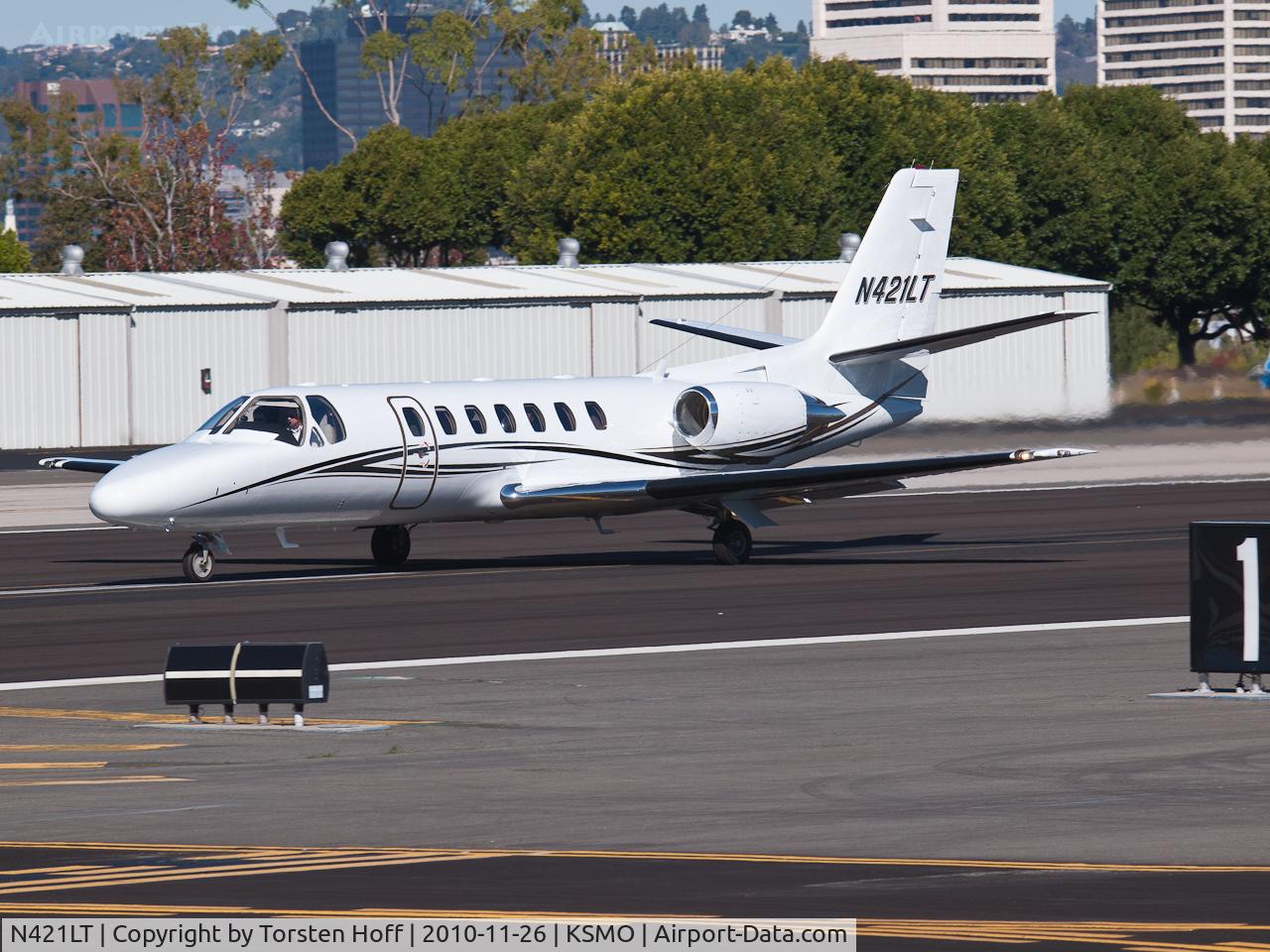 N421LT, 1995 Cessna C560 C/N 560-0311, N421LT departing from RWY 21