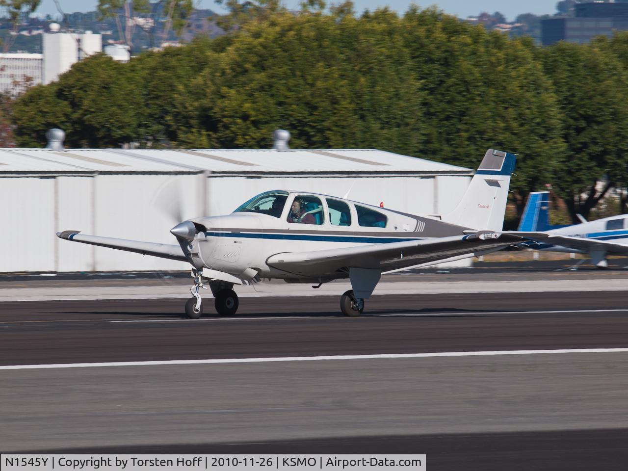 N1545Y, 1989 Beech F33A Bonanza C/N CE-1313, N1545Y departing from RWY 21