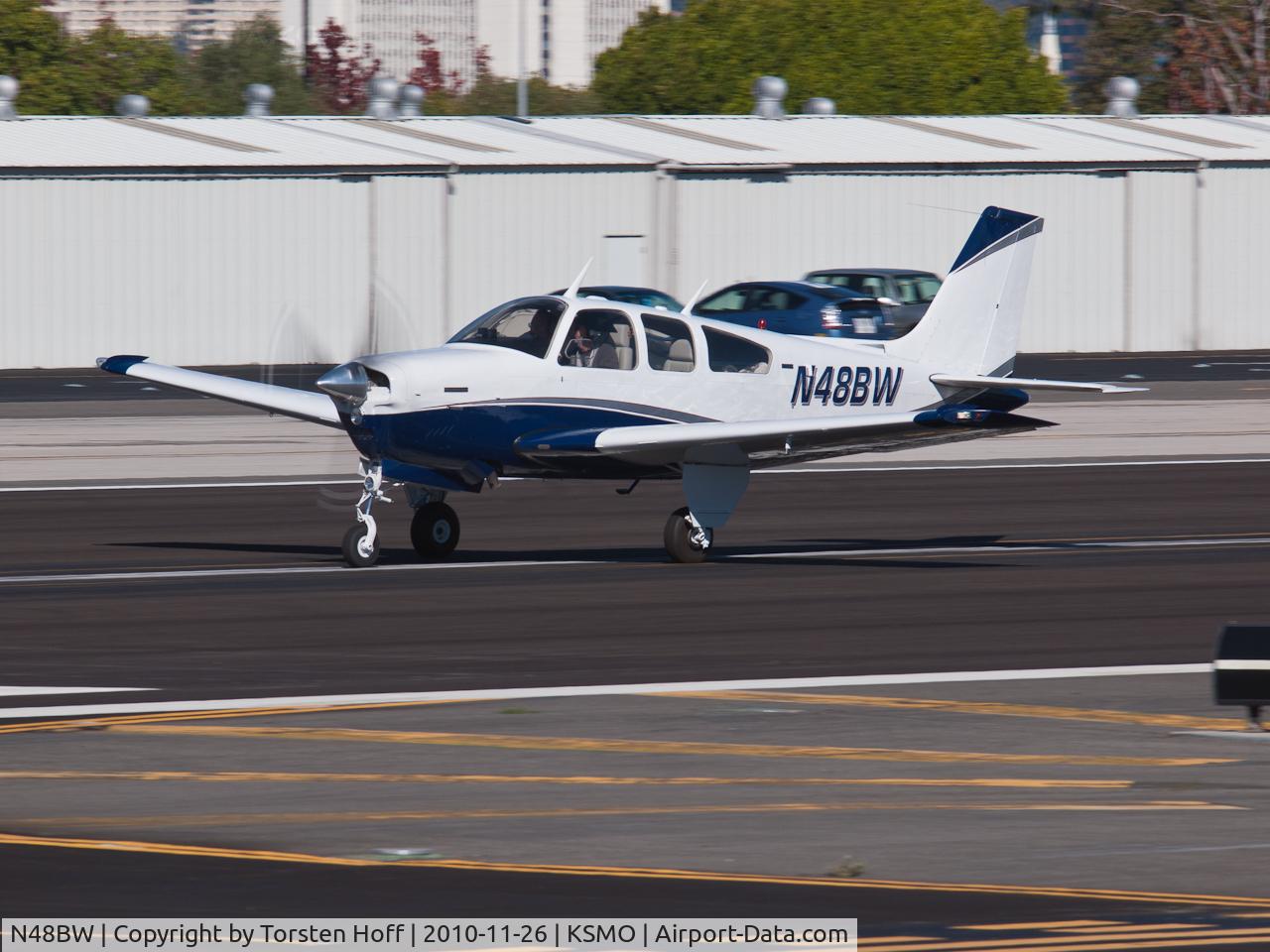 N48BW, 1975 Beech F33A Bonanza C/N CE-582, N48BW departing from RWY 21