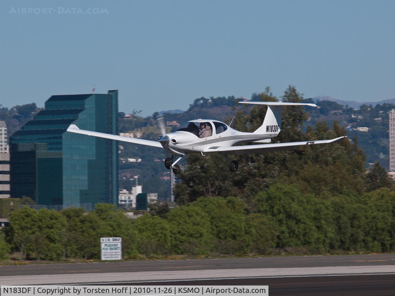 N183DF, 2004 Diamond DA-40 Diamond Star C/N 40.385, N183DF arriving on RWY 21