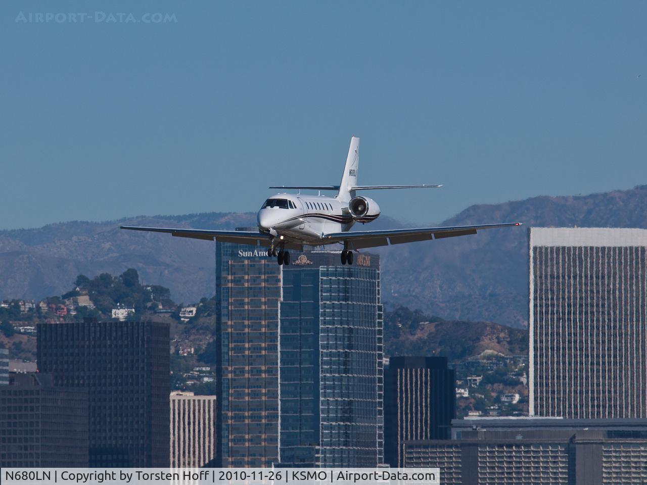 N680LN, 2008 Cessna 680 Citation Sovereign C/N 680-0236, N680LN on short final for RWY 21