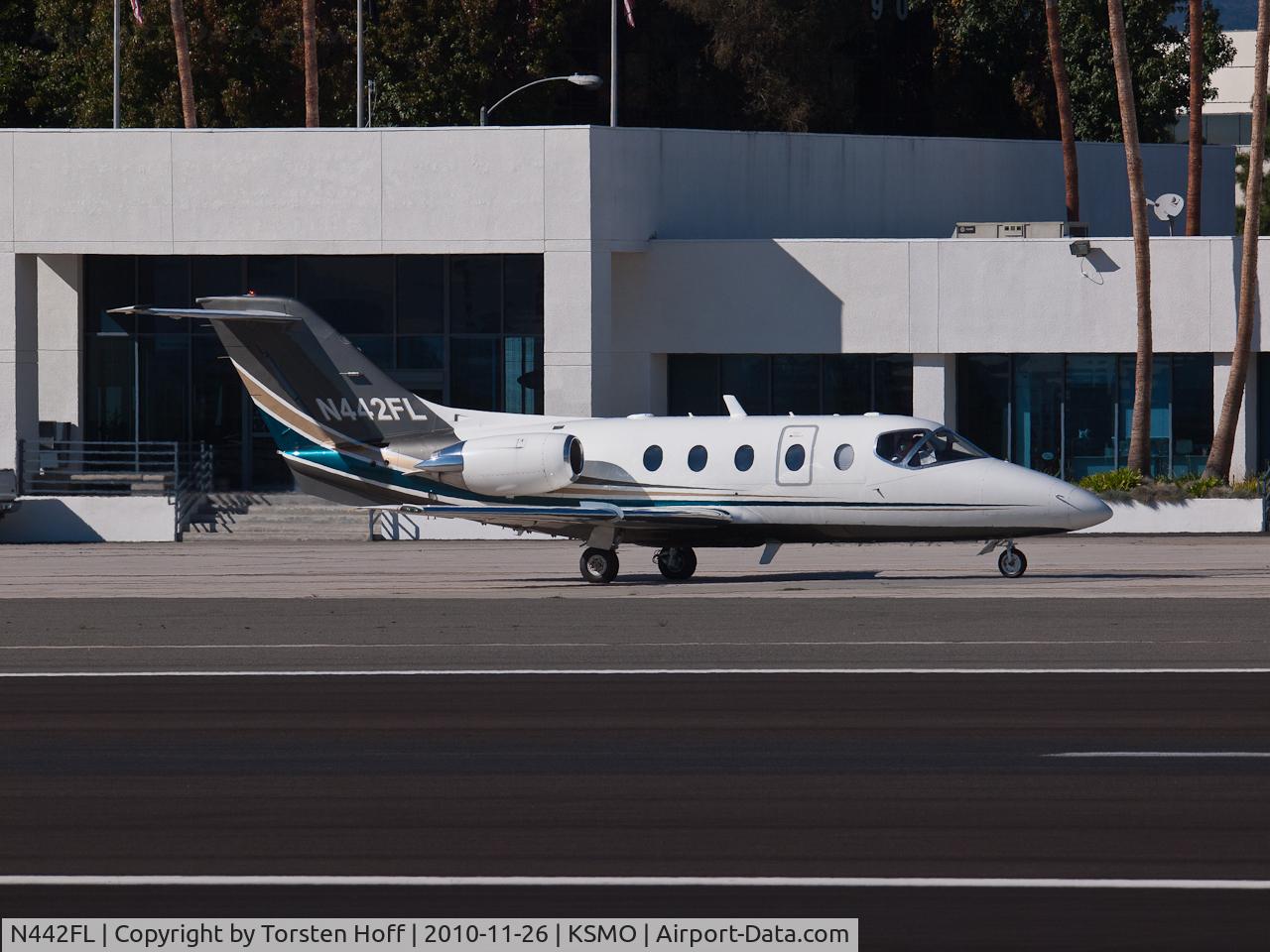 N442FL, 2002 Raytheon Aircraft Company 400A C/N RK-334, N442FL taxiing