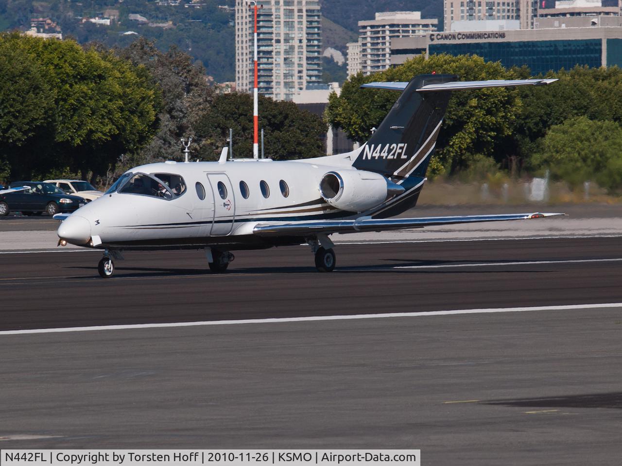 N442FL, 2002 Raytheon Aircraft Company 400A C/N RK-334, N442FL departing from RWY 21