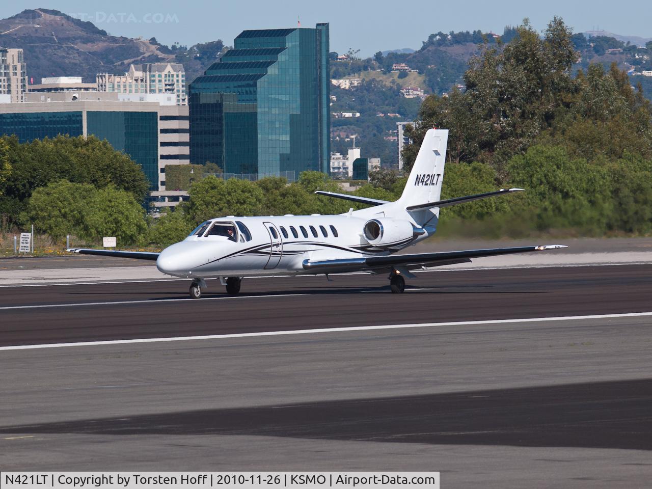 N421LT, 1995 Cessna C560 C/N 560-0311, N421LT departing from RWY 21