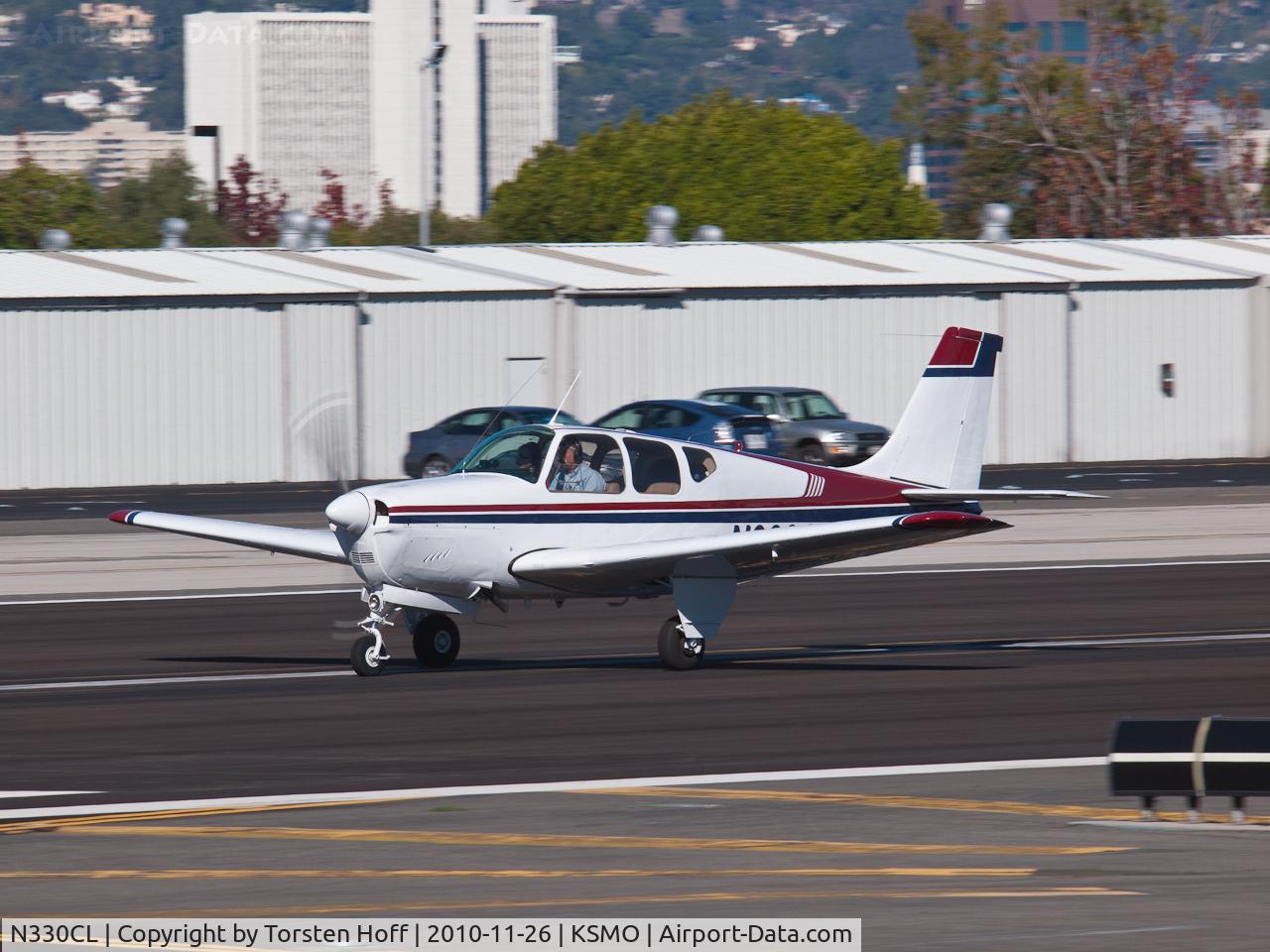 N330CL, 1962 Beech 35-B33 Debonair C/N CD-488, N330CL departing from RWY 21
