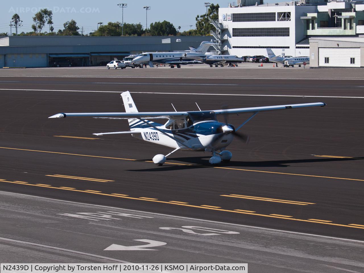 N2439D, 2006 Cessna T182T Turbo Skylane C/N T18208525, N2439D taxiing