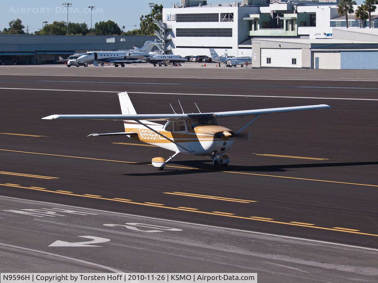 N9596H, 1975 Cessna 172M C/N 17266255, N9596H taxiing