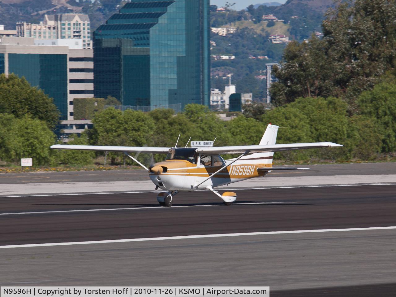 N9596H, 1975 Cessna 172M C/N 17266255, N9596H departing from RWY 21