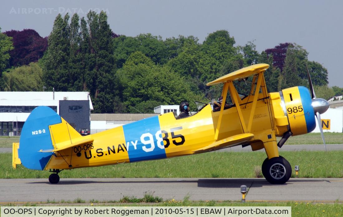 OO-OPS, 1943 Boeing E75 C/N 75-5093, Taxiing in.In U.S.Navy colors.985.
