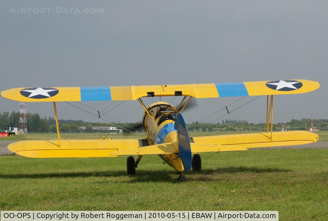 OO-OPS, 1943 Boeing E75 C/N 75-5093, Taxiing in.In U.S.Navy colors.985.