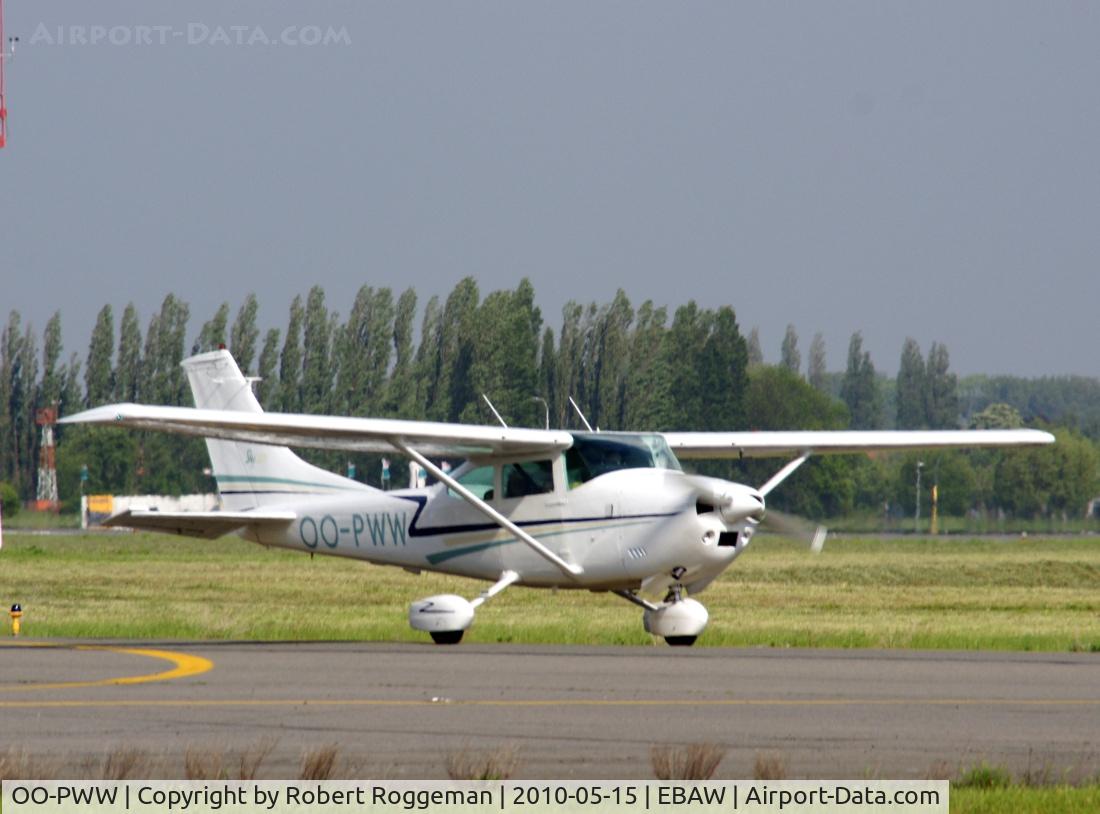 OO-PWW, Cessna 182P Skylane C/N 182-61095, Taxiing in.