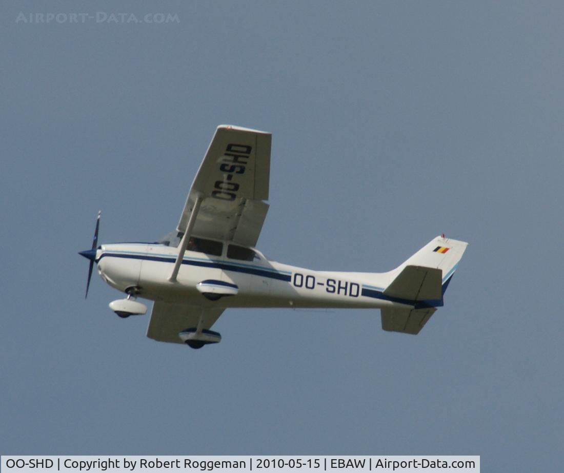 OO-SHD, Reims F172N Skyhawk C/N 1773, Departing.