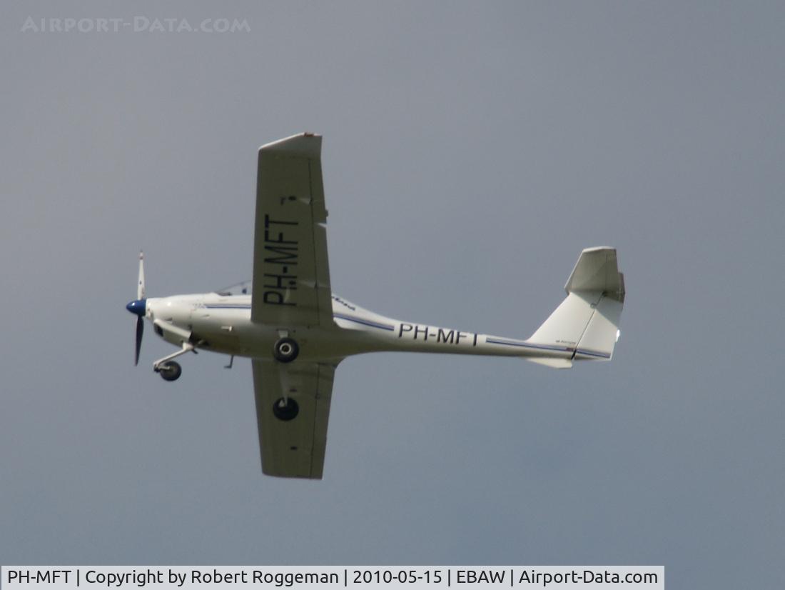 PH-MFT, 1996 HOAC DV-20-100 C/N 20155, HOAC DV-20-100 KATANA.Departing