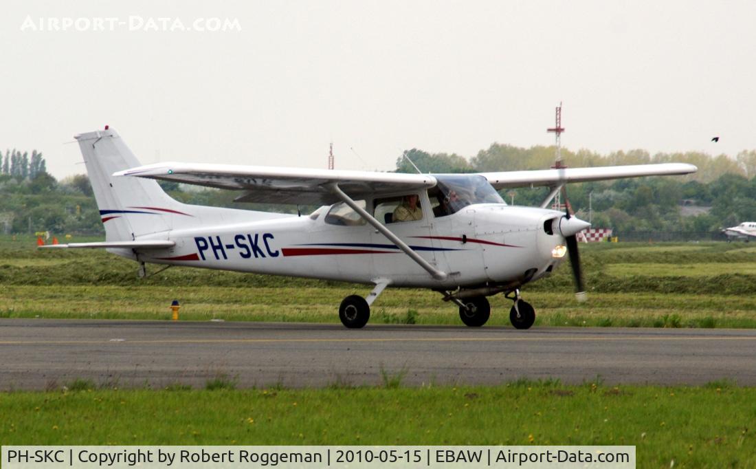 PH-SKC, 1978 Reims F172N Skyhawk C/N F17201673, Taxiing in.