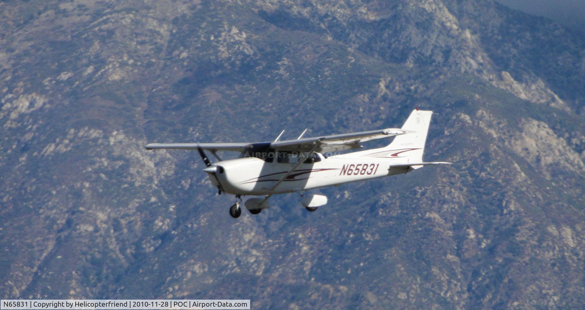 N65831, 2005 Cessna 172S C/N 172S9796, On final to runway 26L